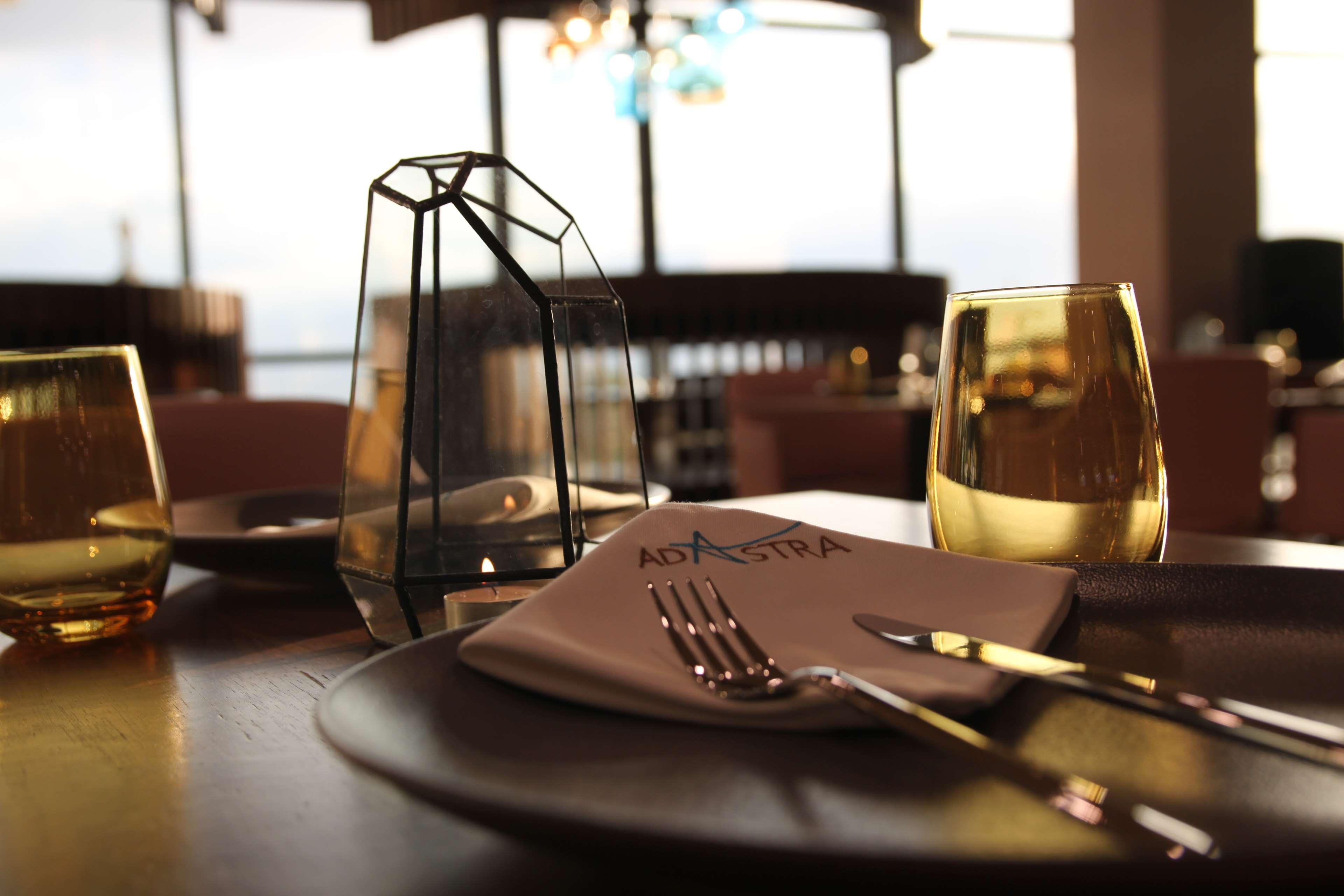 Radisson Blu Hotel Jerevan Exteriör bild A restaurant table setting