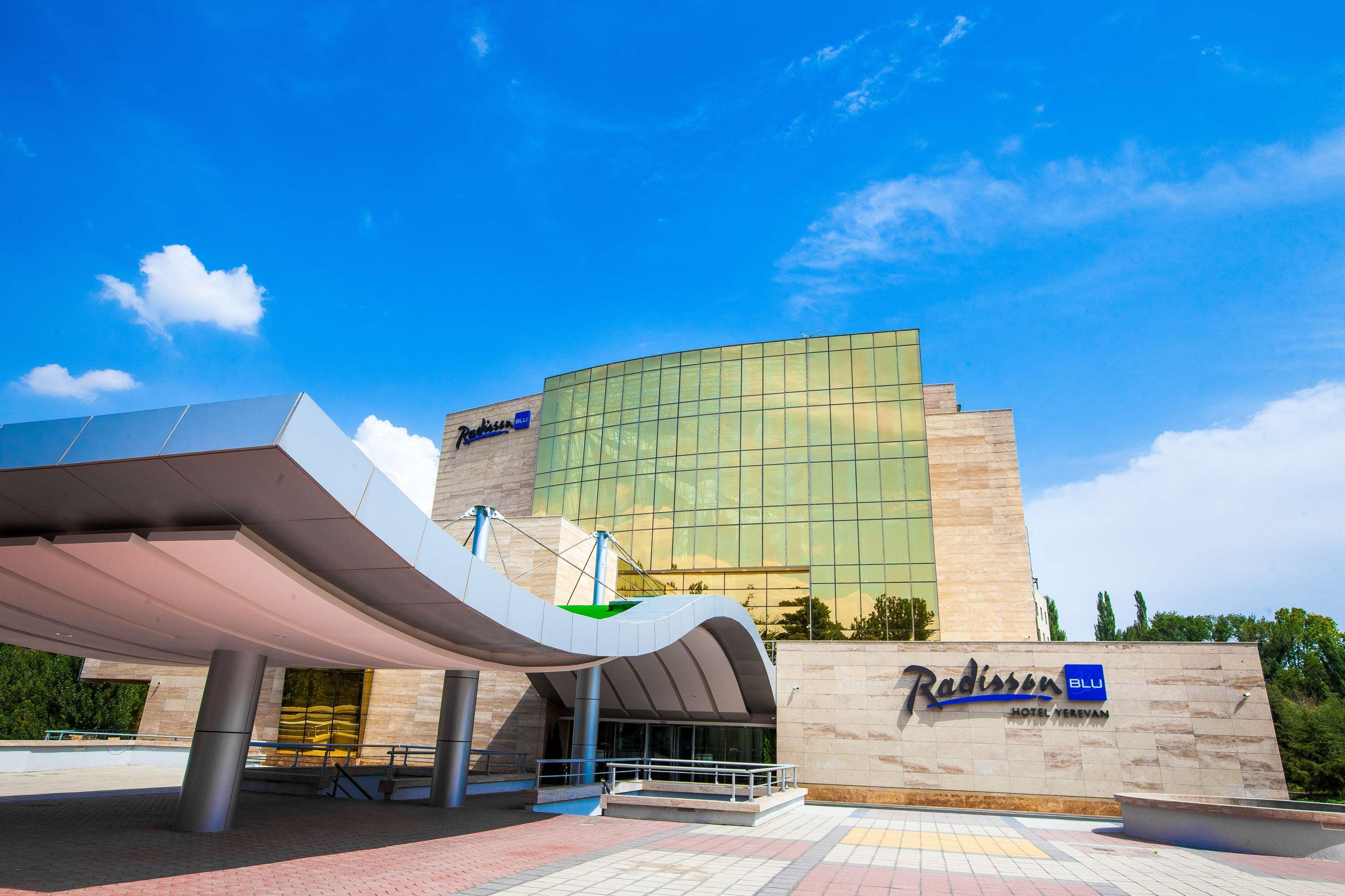 Radisson Blu Hotel Jerevan Exteriör bild Radisson Blu Hotel, Bucharest