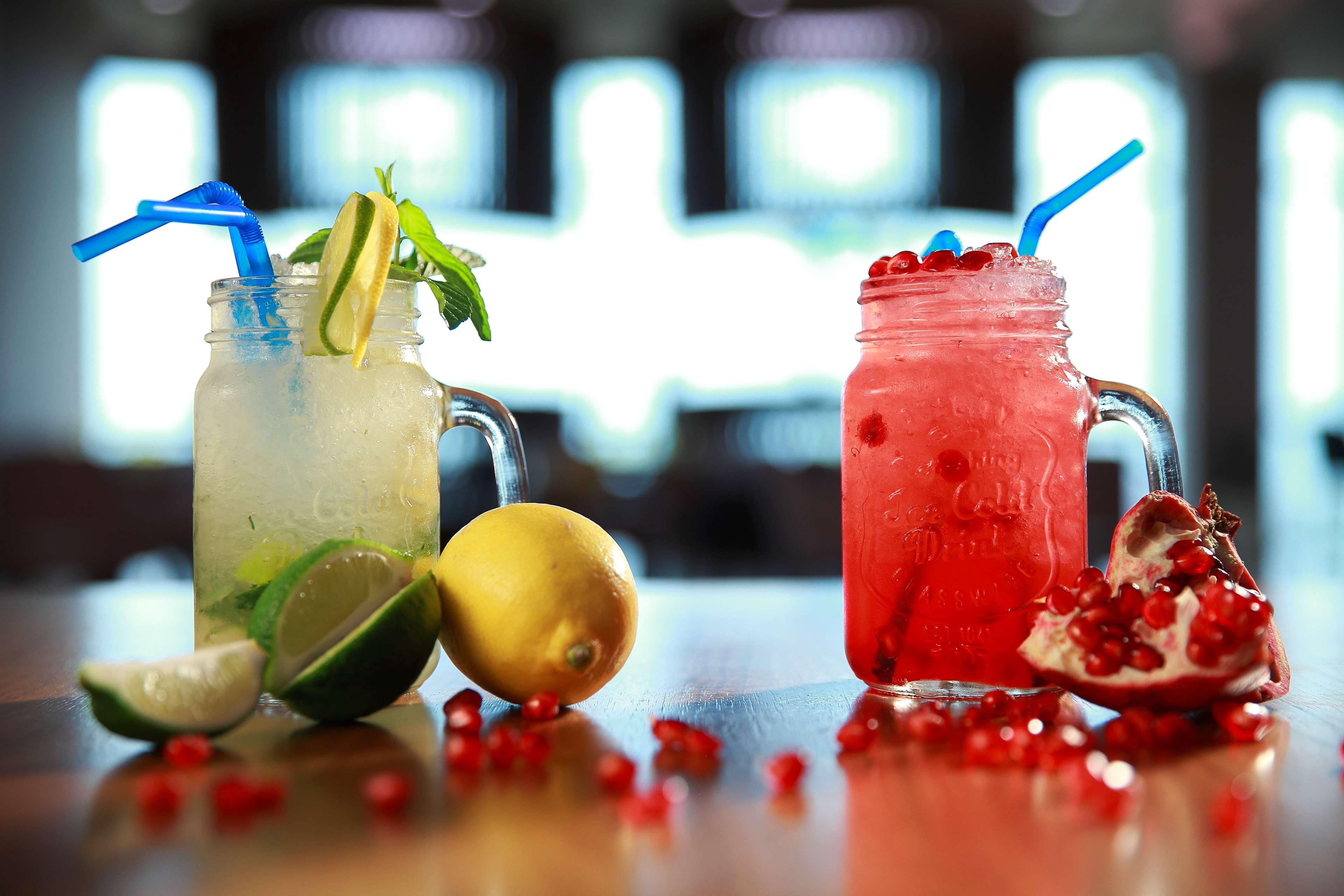 Radisson Blu Hotel Jerevan Exteriör bild Non-alcoholic drinks