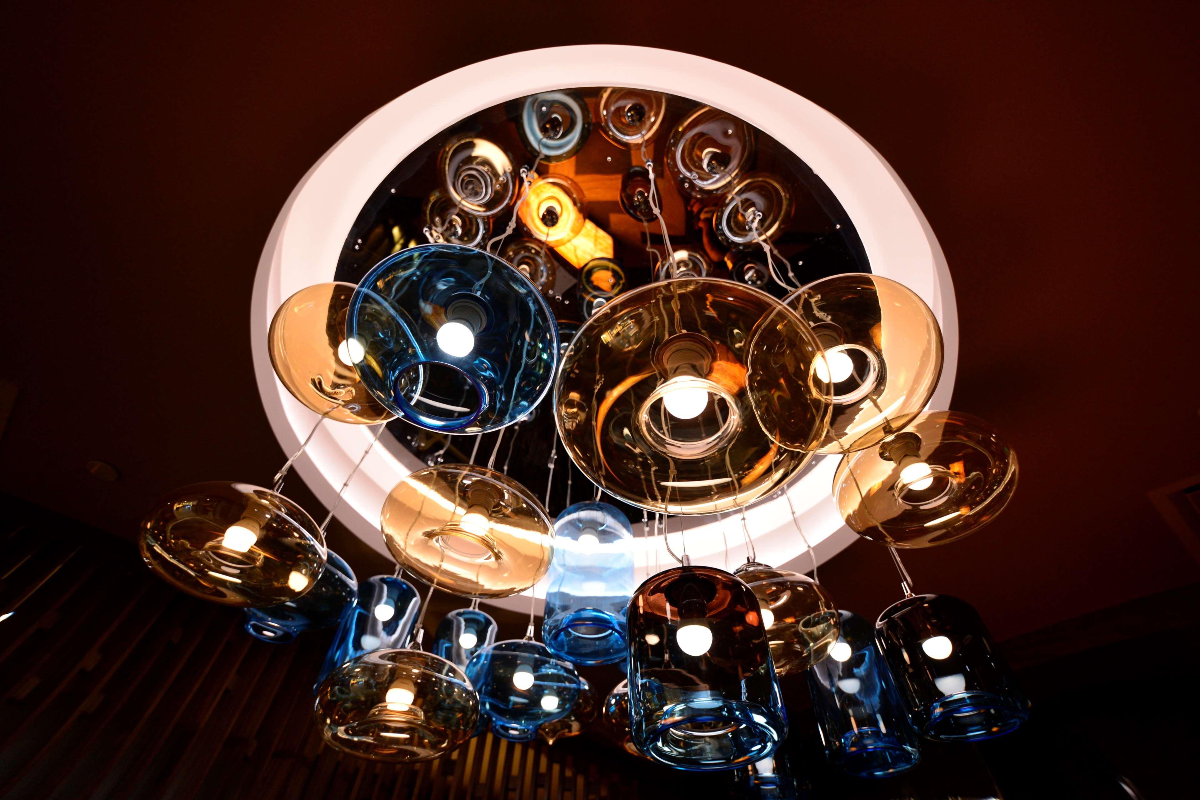 Radisson Blu Hotel Jerevan Exteriör bild A chandelier