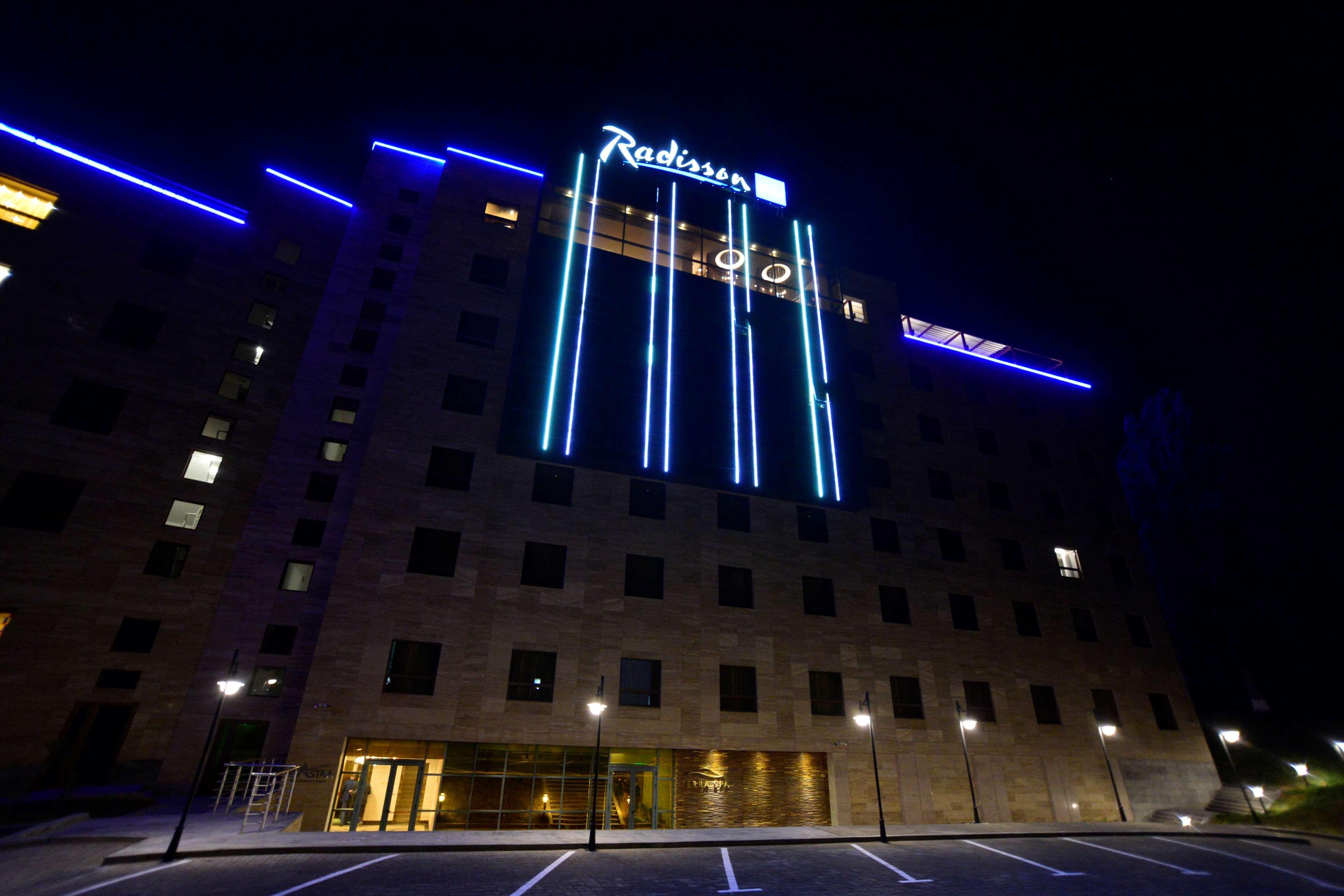 Radisson Blu Hotel Jerevan Exteriör bild Radisson Blu Hotel, Bucharest