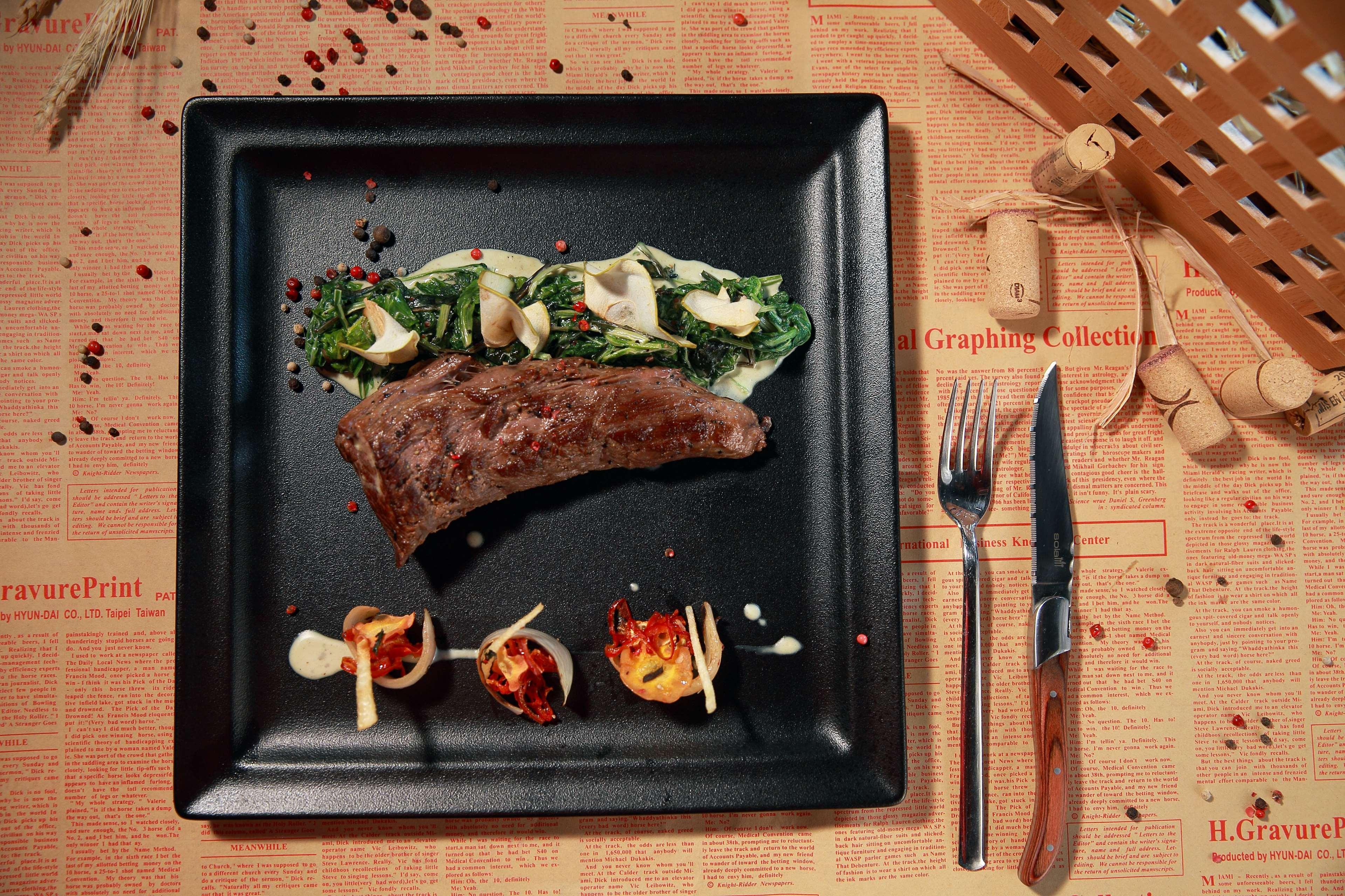 Radisson Blu Hotel Jerevan Exteriör bild A steak prepared with the cooking technique of "sous-vide"
