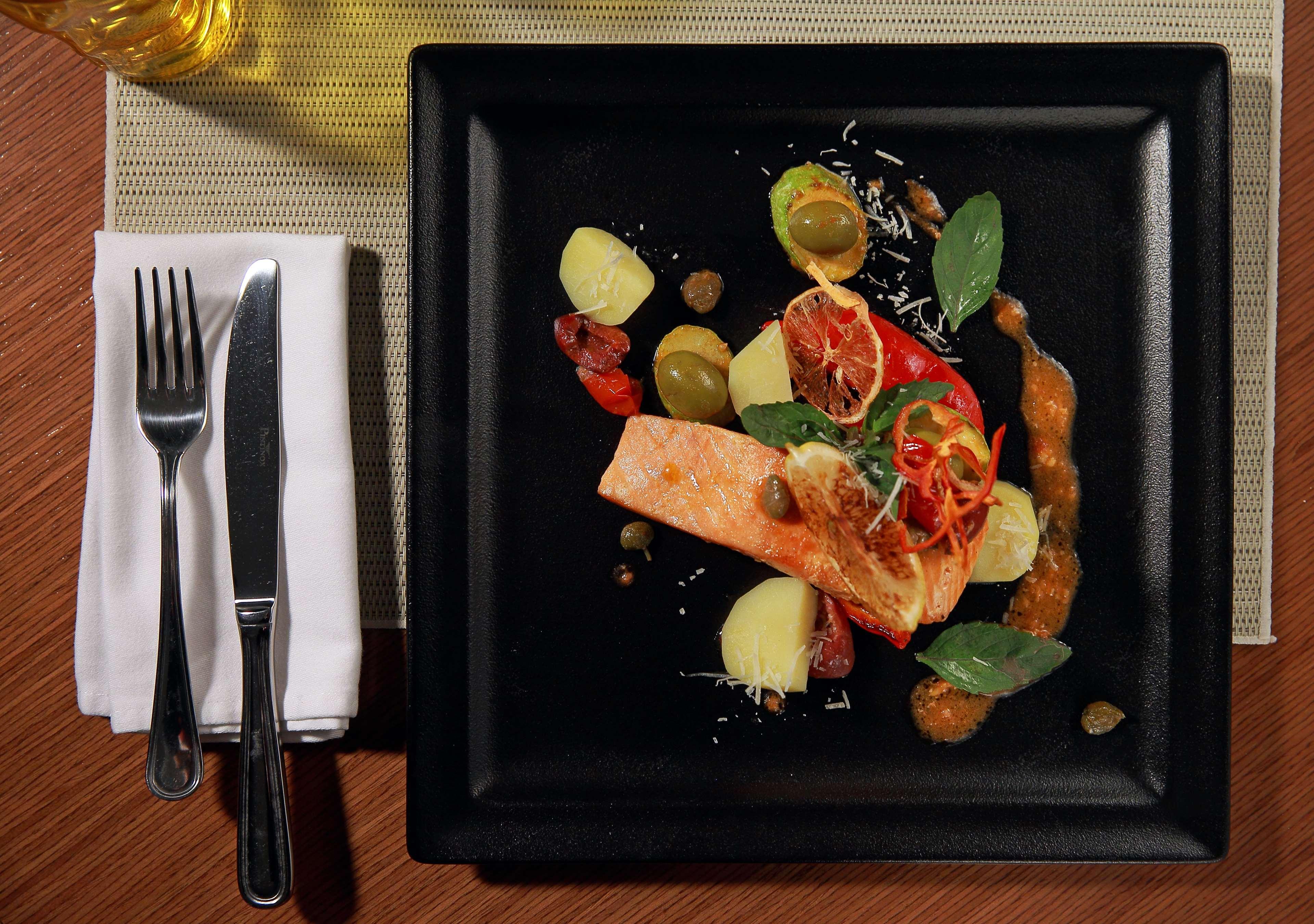 Radisson Blu Hotel Jerevan Exteriör bild A plate of food