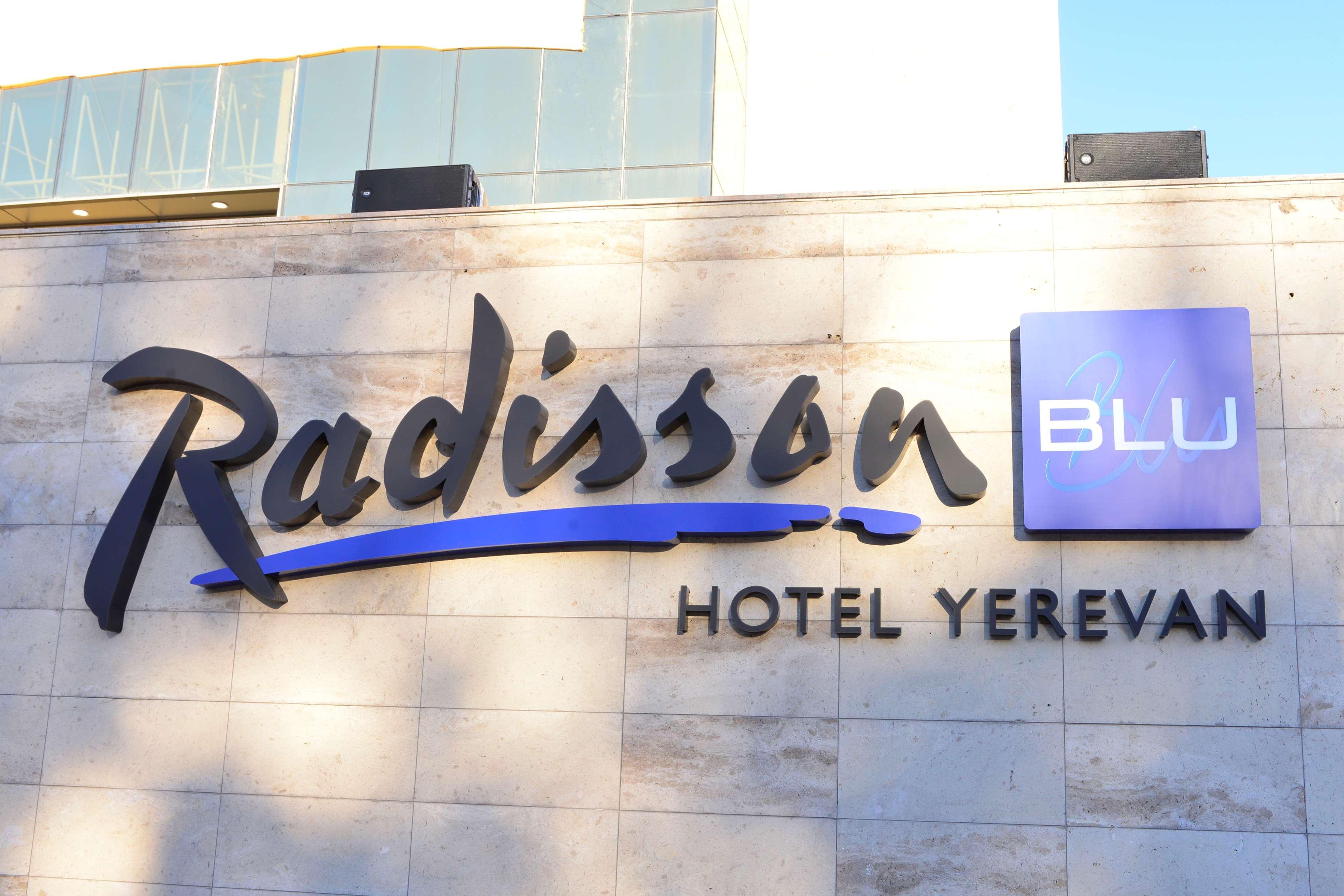 Radisson Blu Hotel Jerevan Exteriör bild Radisson Blu Hotel Yerevan