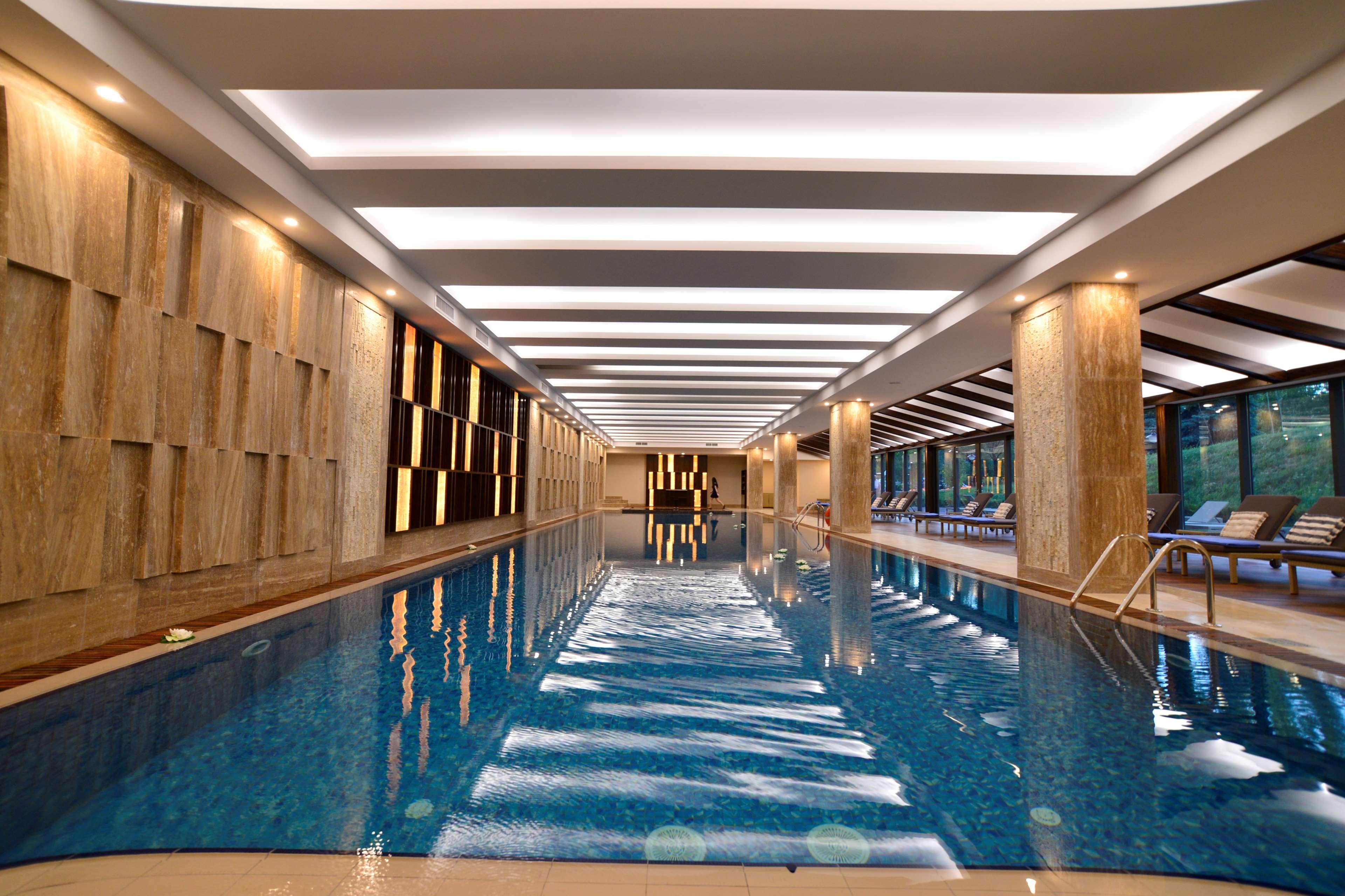 Radisson Blu Hotel Jerevan Exteriör bild The indoor pool