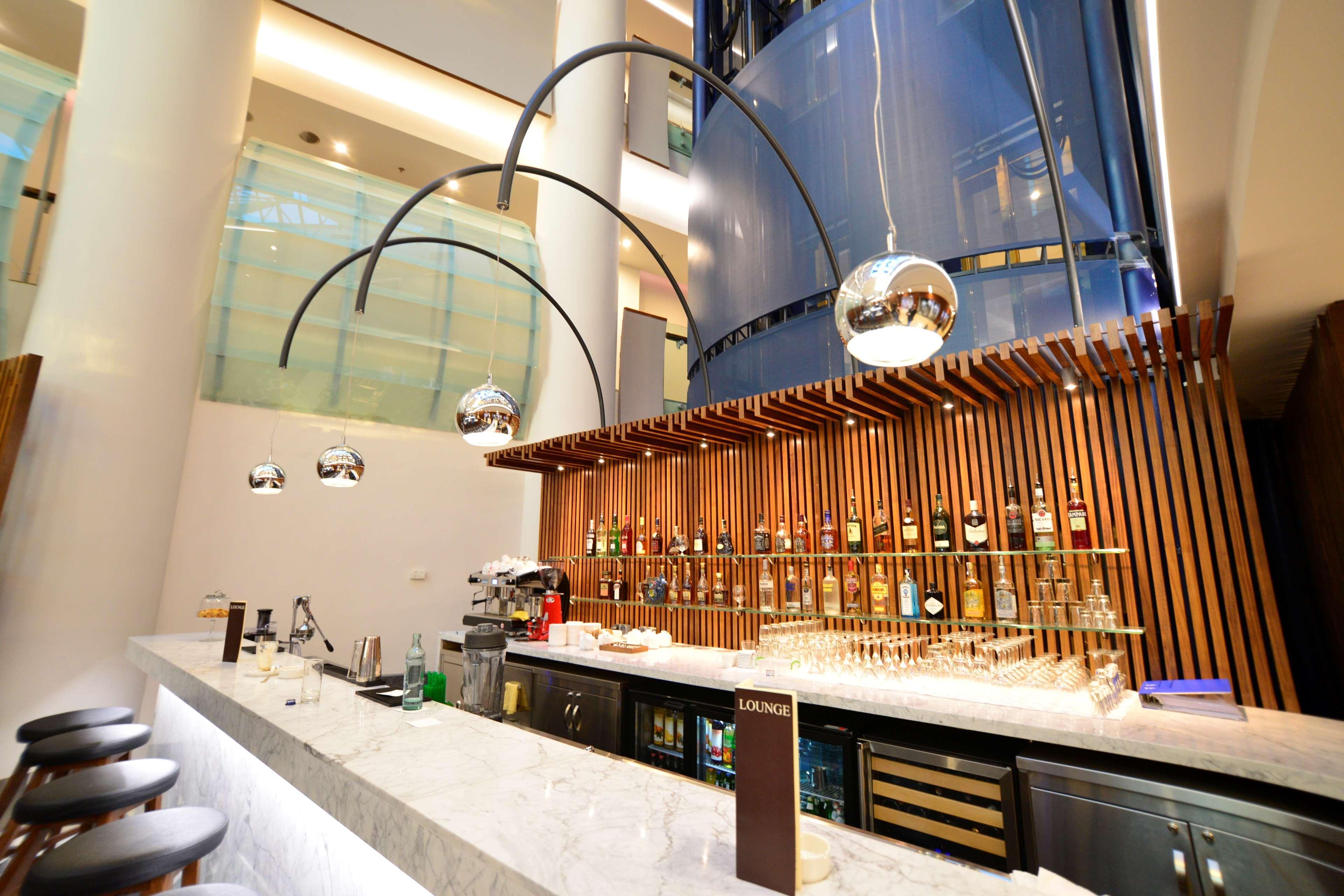 Radisson Blu Hotel Jerevan Exteriör bild The bar at the lobby