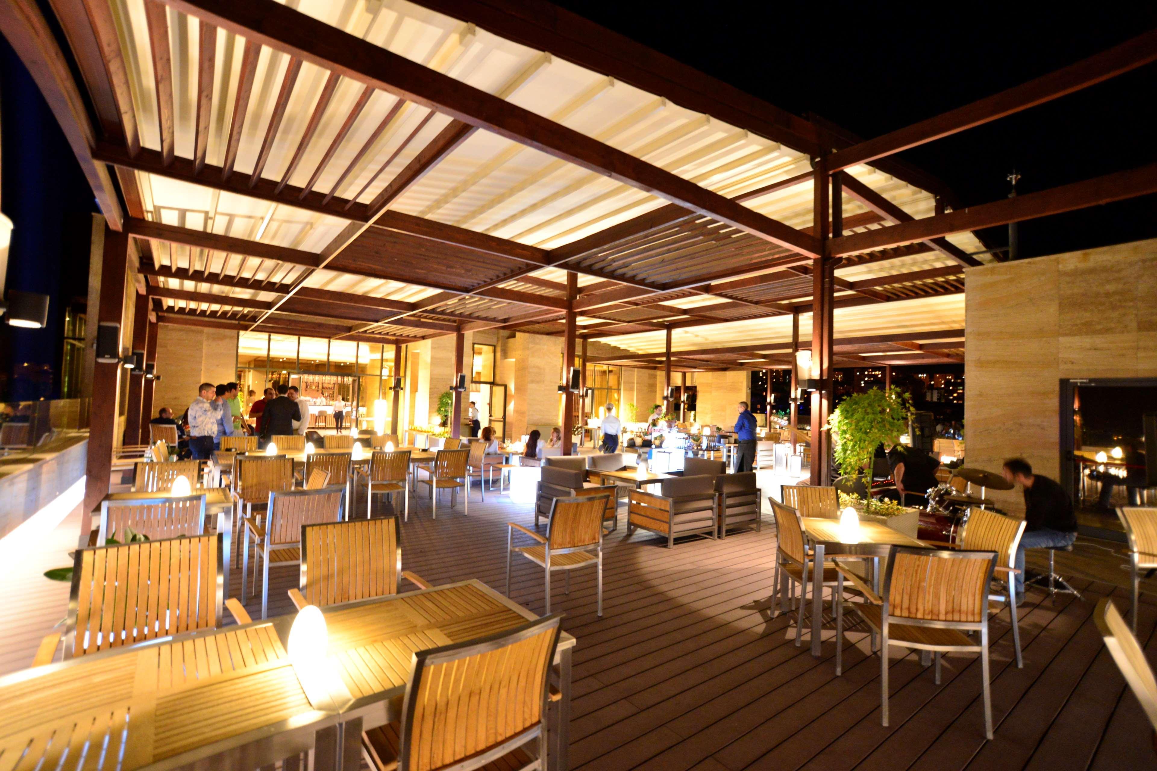 Radisson Blu Hotel Jerevan Exteriör bild The Terrace