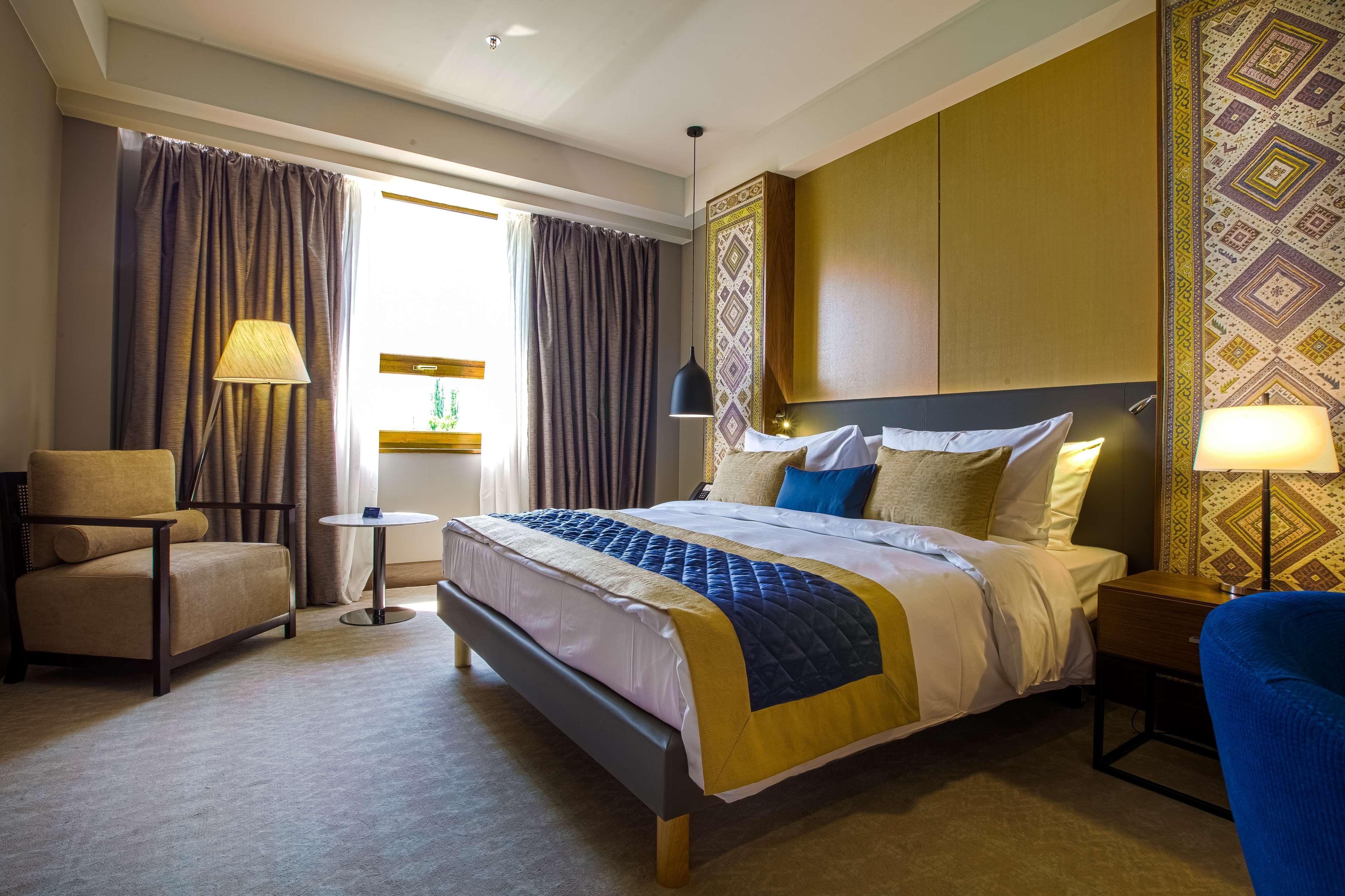 Radisson Blu Hotel Jerevan Exteriör bild Deluxe Room