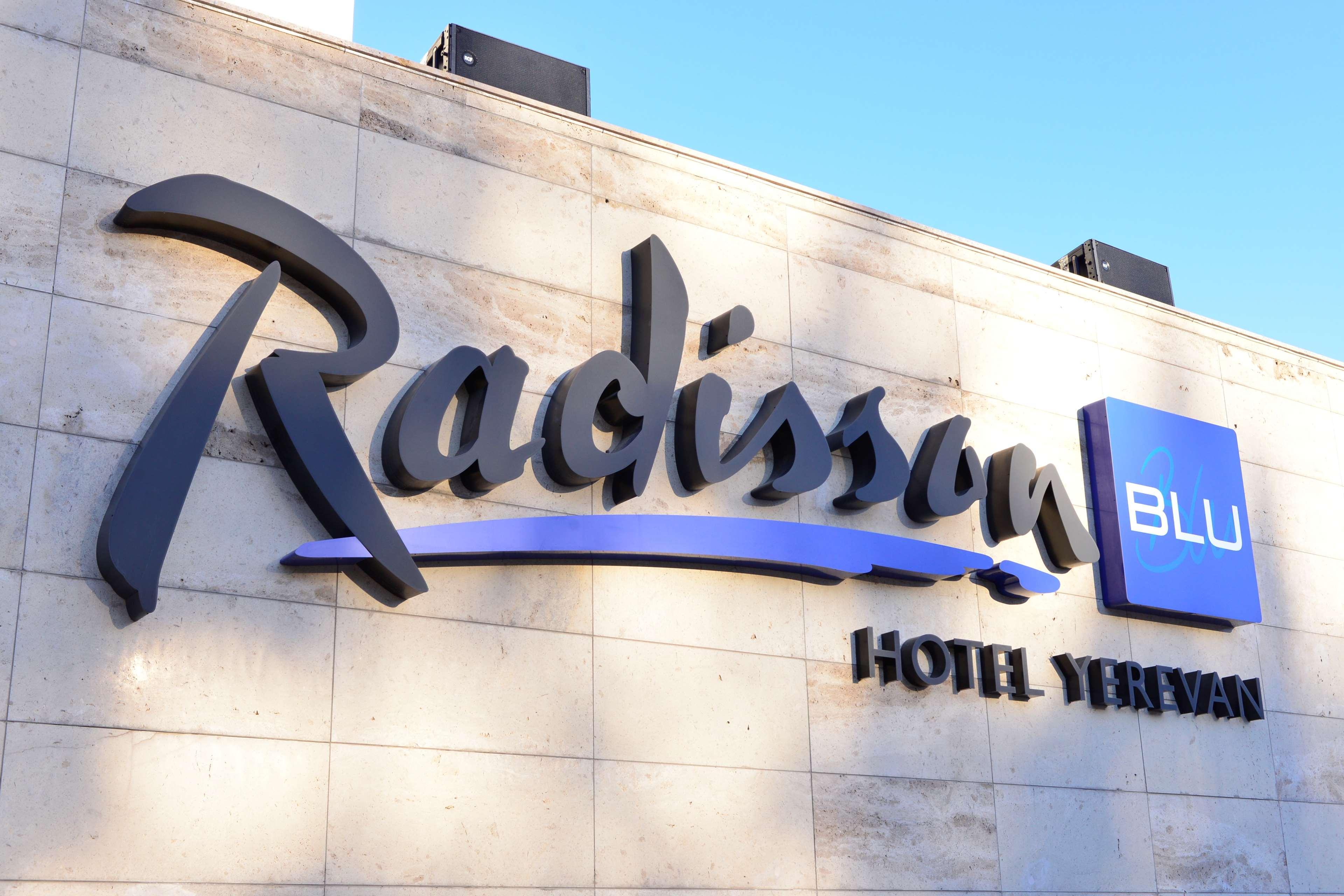 Radisson Blu Hotel Jerevan Exteriör bild Radisson Blu Hotel, Verona