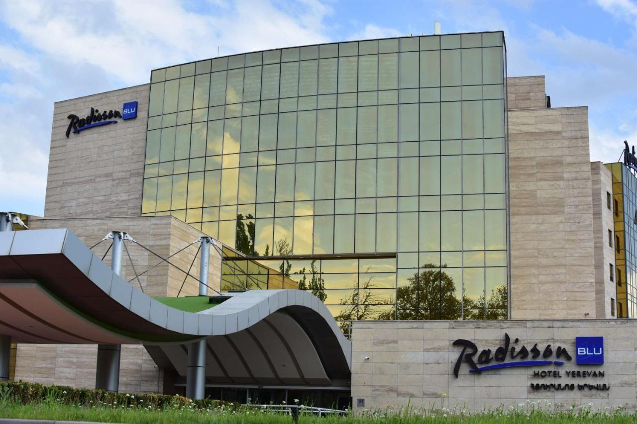 Radisson Blu Hotel Jerevan Exteriör bild Radisson Blu Hotel, Vilnius