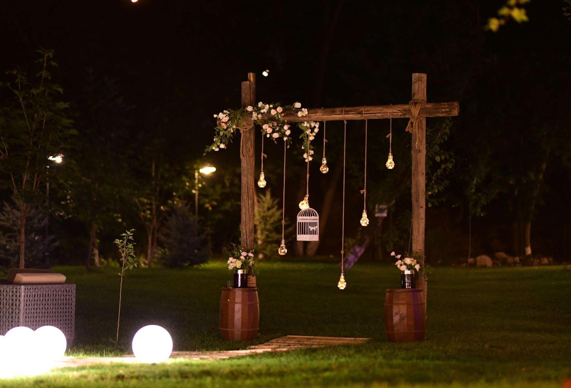 Radisson Blu Hotel Jerevan Exteriör bild Wedding arch
